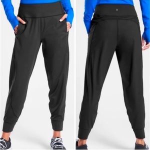ATHLETA DISTANCE JOGGER NWT BLACK